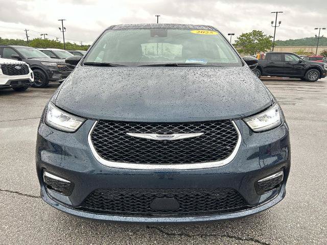 Used 2025 Chrysler Pacifica Select FWD image 9