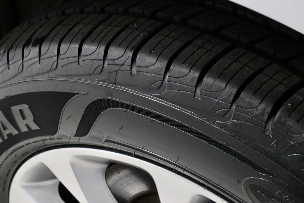 Used 2024 Chrysler Pacifica Touring-L image 20