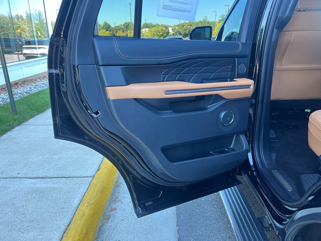Certified 2023 Ford Expedition Platinum AWD/4WD image 19