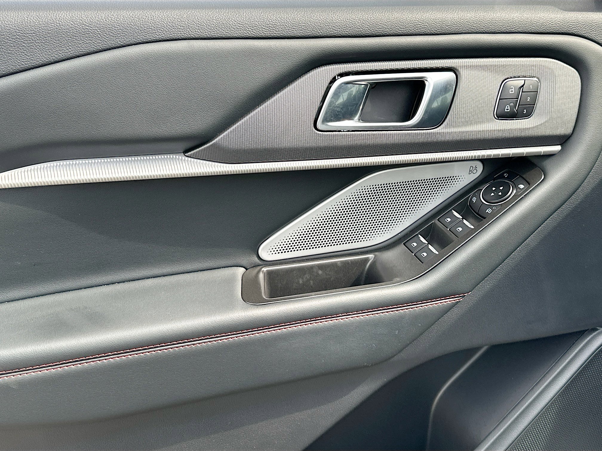 Certified 2025 Ford Explorer ST AWD/4WD image 18
