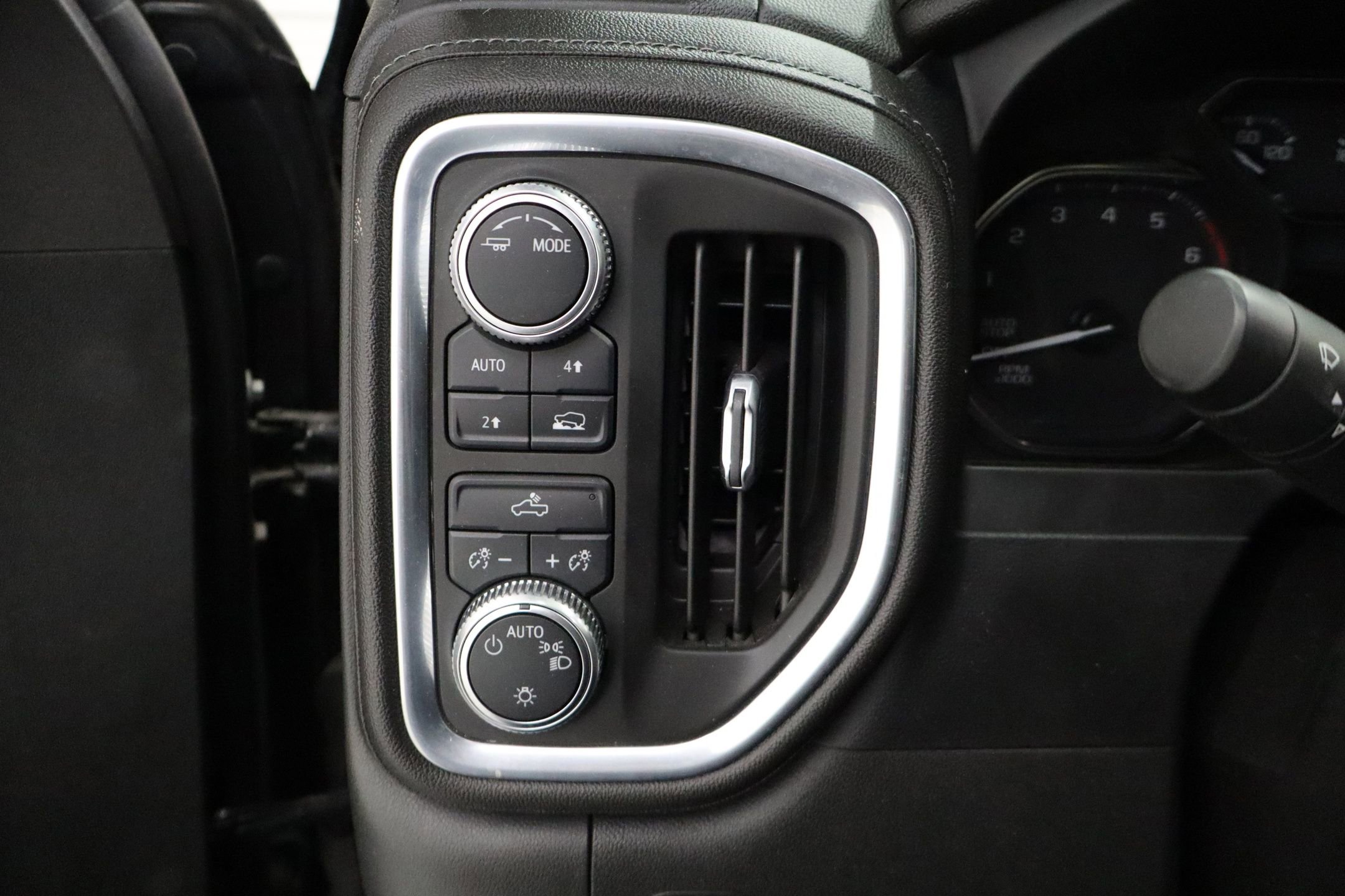 Used 2021 GMC Sierra 1500 SLE w/ Preferred Package AWD/4WD image 16