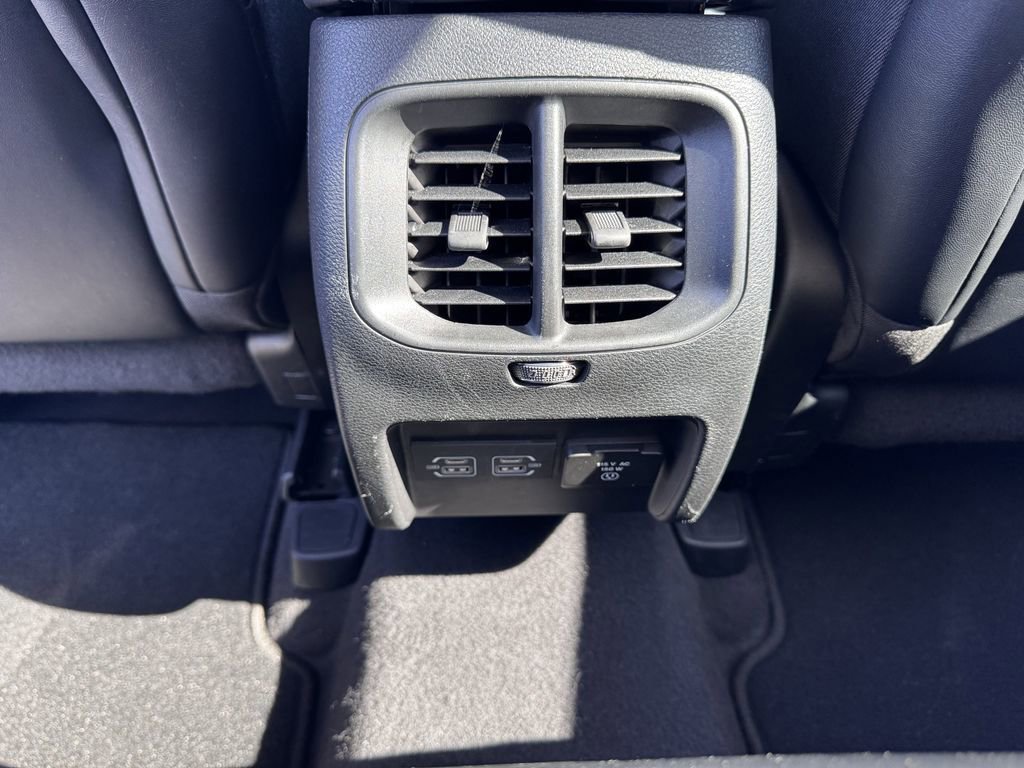 Used 2023 Jeep Cherokee Altitude Lux image 38