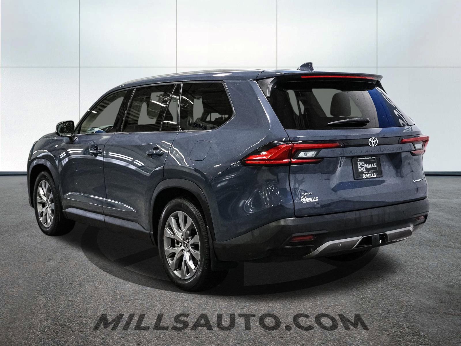 Used 2024 Toyota Grand Highlander Limited image 8