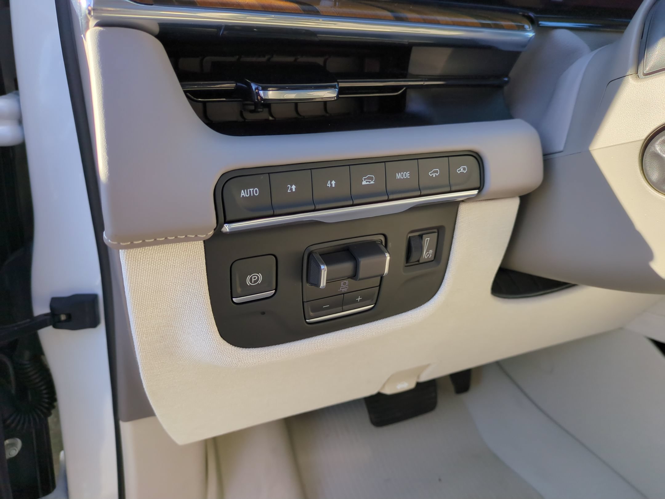 Used 2024 Cadillac Escalade ESV Sport Platinum AWD/4WD image 18