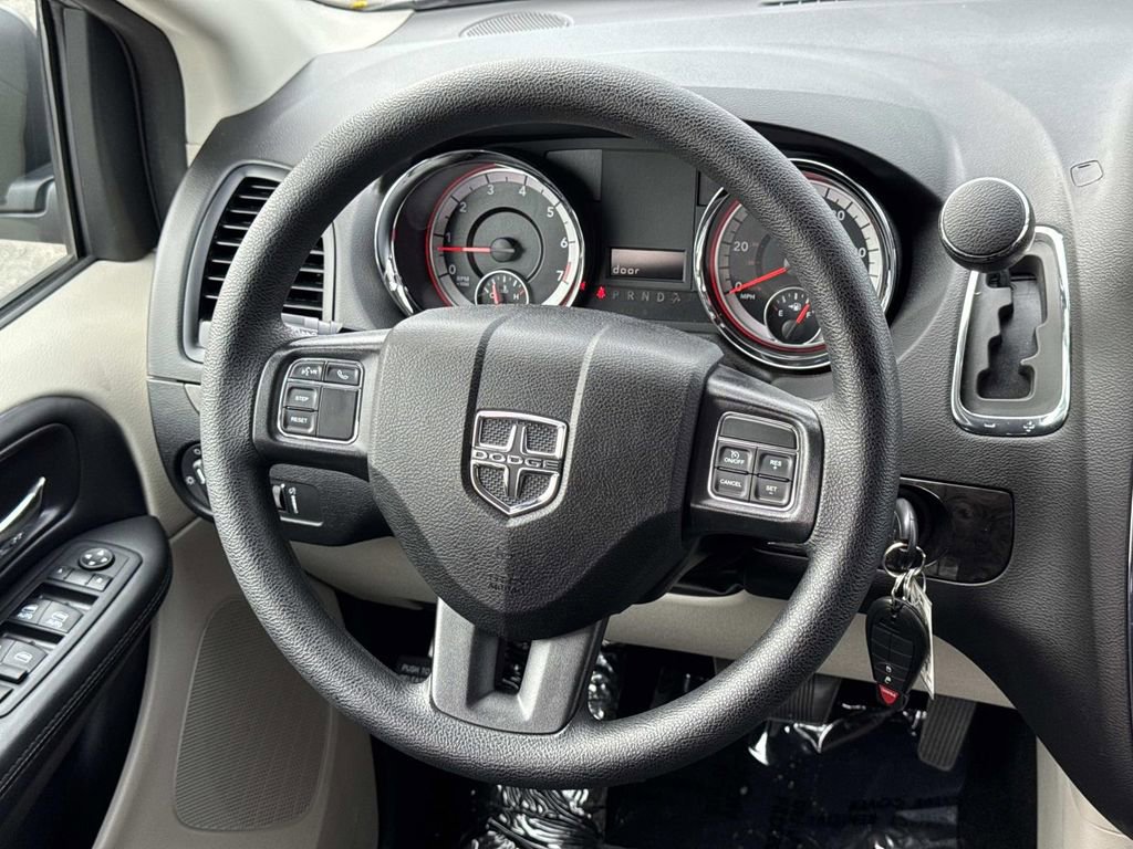 Used 2018 Dodge Grand Caravan SE w/ UConnect Hands-Free Group image 9
