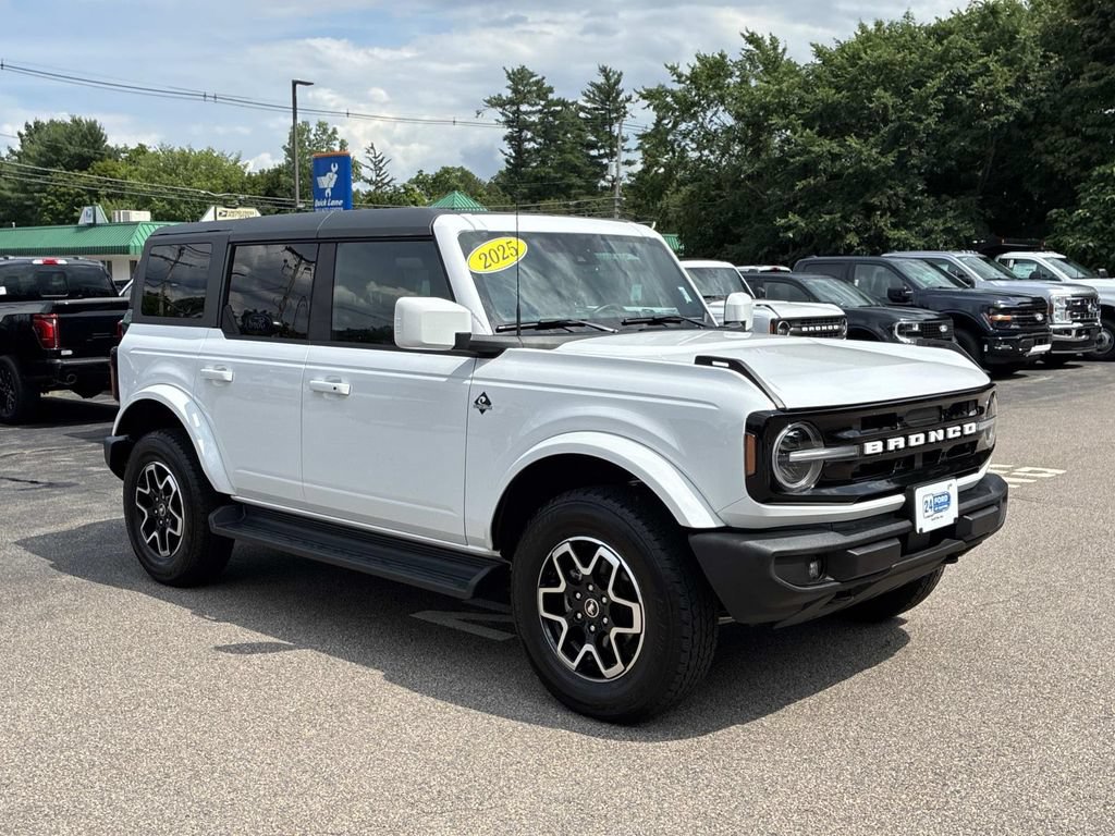 Certified 2025 Ford Bronco Outer Banks AWD/4WD image 3