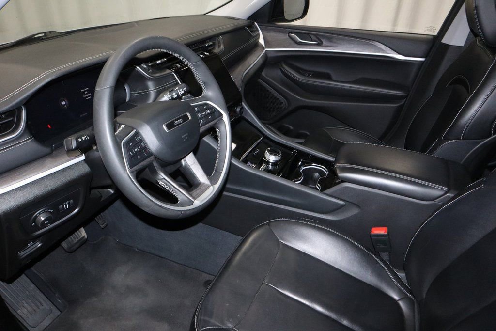 Used 2023 Jeep Grand Cherokee Limited w/ Black Appearance Package image 25