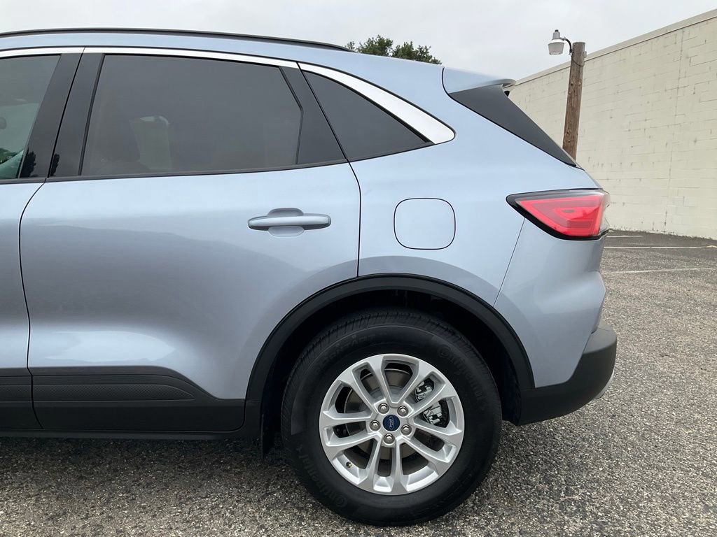 Certified 2022 Ford Escape SE image 33