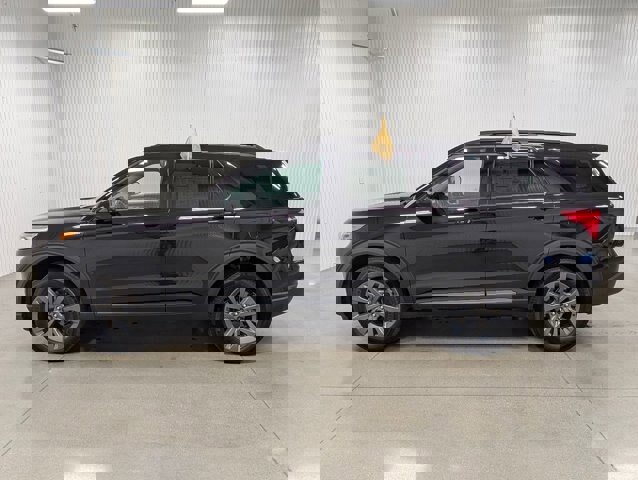 Certified 2023 Ford Explorer XLT w/ Equipment Group 202A