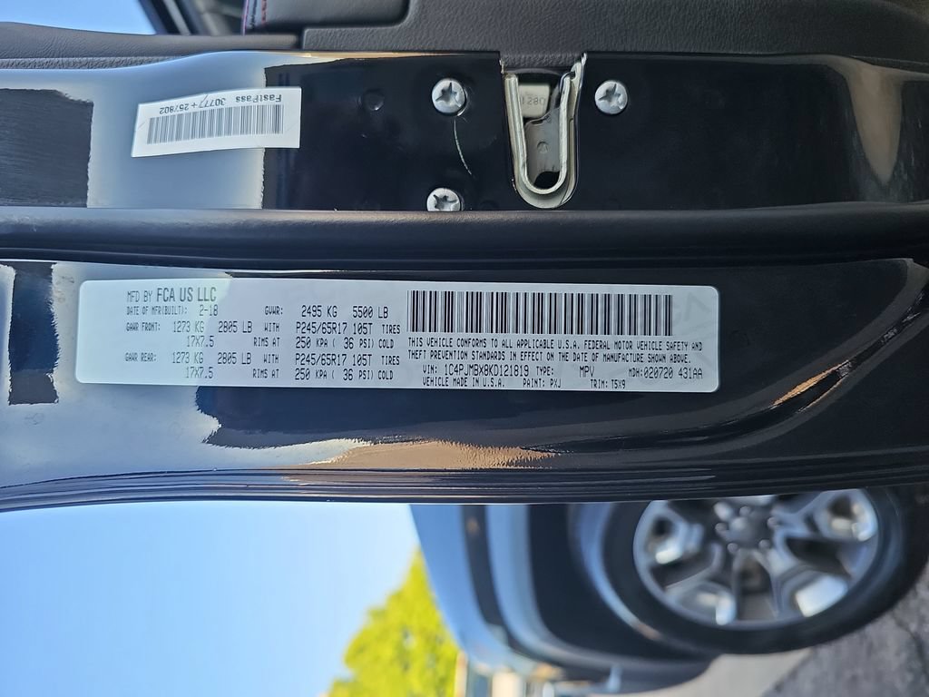 Used 2019 Jeep Cherokee Trailhawk w/ Comfort/Convenience Group AWD/4WD image 34