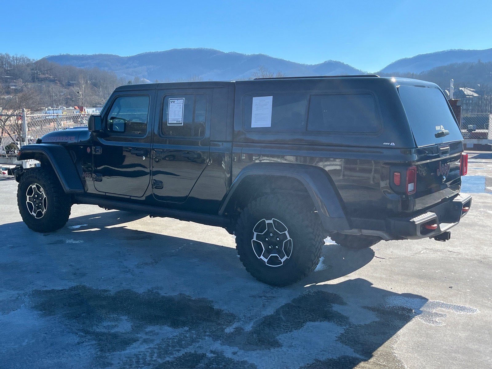 Used 2023 Jeep Gladiator Mojave w/ Cold Weather Group image 4