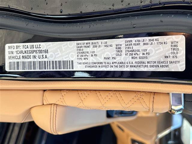 Used 2023 Jeep Grand Cherokee L Summit AWD/4WD image 36
