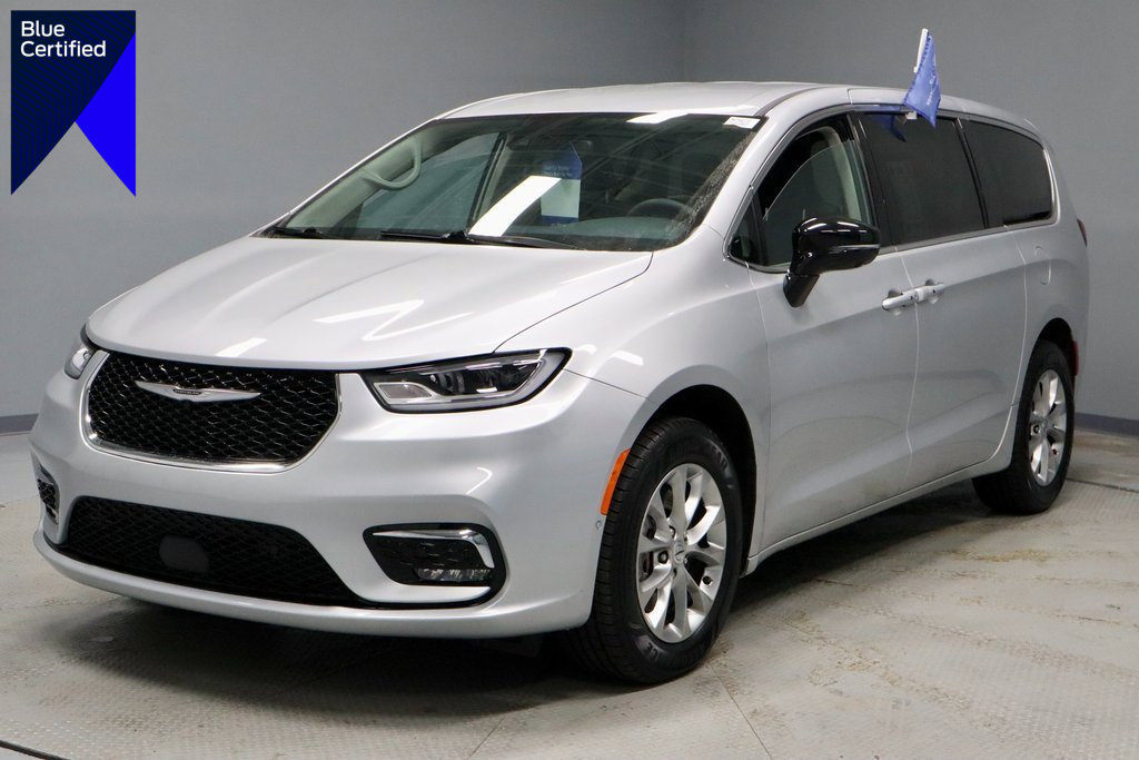 Used 2024 Chrysler Pacifica Touring-L image 1