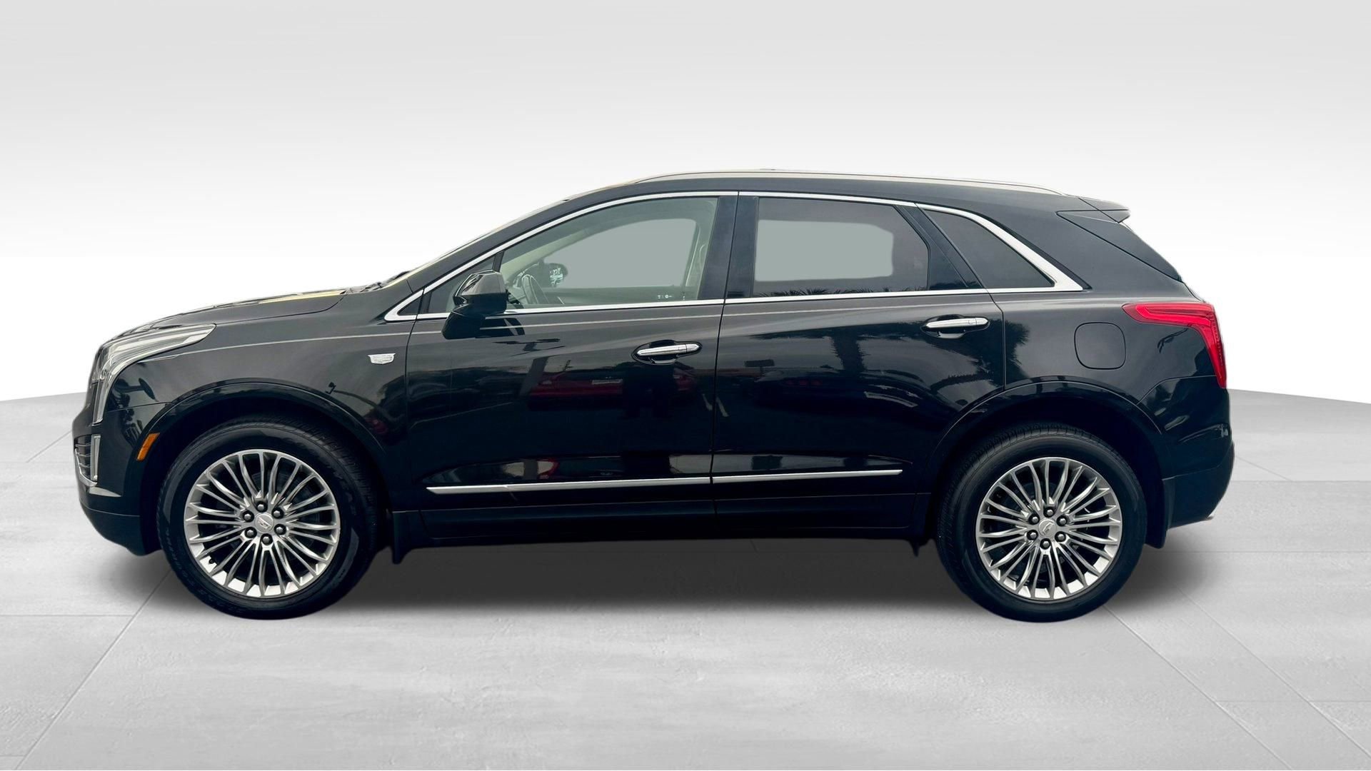 Used 2018 Cadillac XT5 Luxury w/ Driver Awareness Package image 17