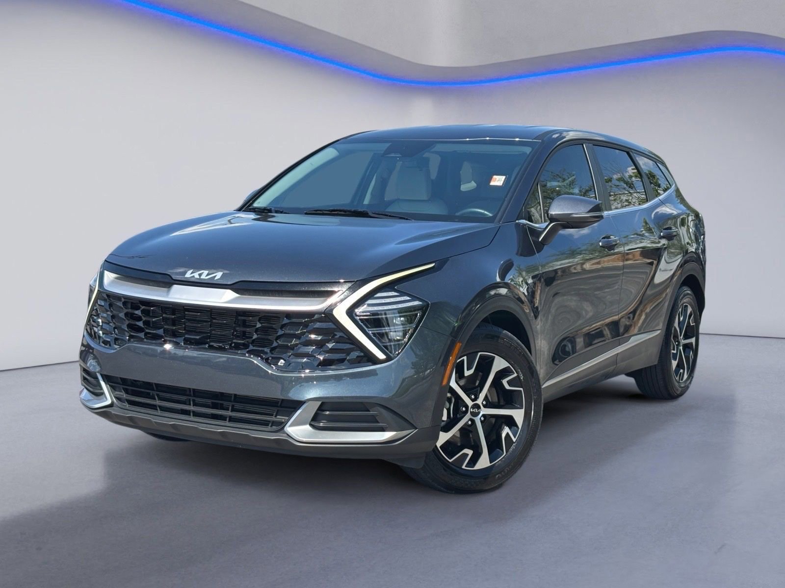 Used 2025 Kia Sportage EX FWD image 2