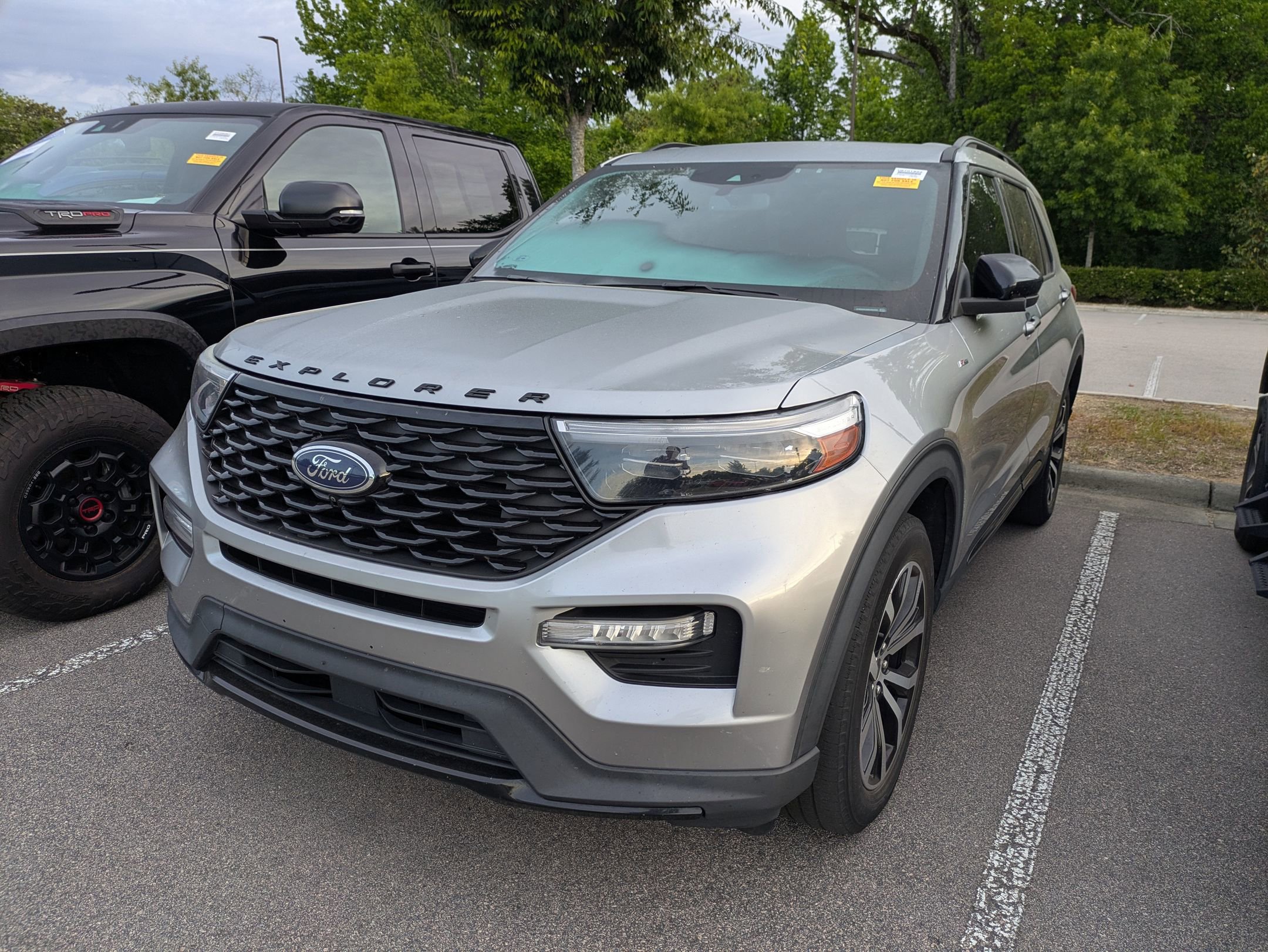 Certified 2022 Ford Explorer ST-Line w/ Class IV Trailer Tow Package AWD/4WD image 3