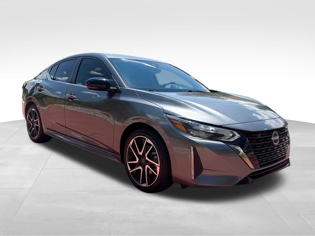 Used 2025 Nissan Sentra SR FWD image 1