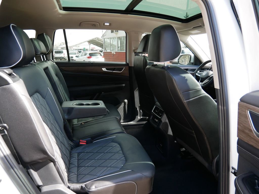 Used 2024 Volkswagen Atlas SEL Premium R-Line AWD/4WD image 9