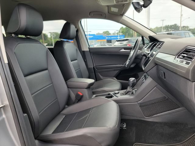 Used 2020 Volkswagen Tiguan SE AWD/4WD image 23
