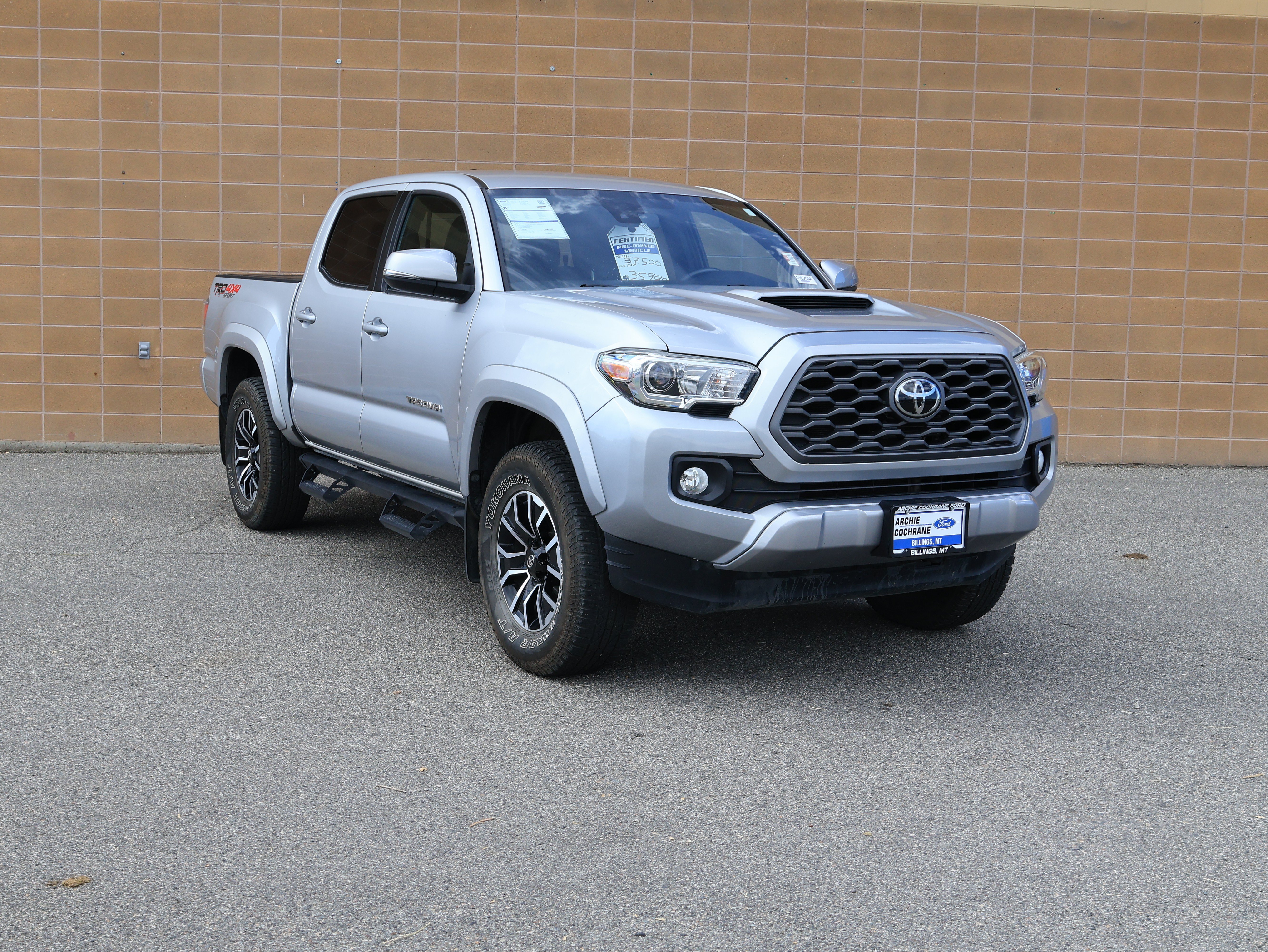Used 2020 Toyota Tacoma TRD Sport w/ Technology Package AWD/4WD image 3