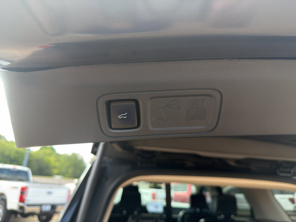Certified 2022 Ford Expedition XLT RWD image 18