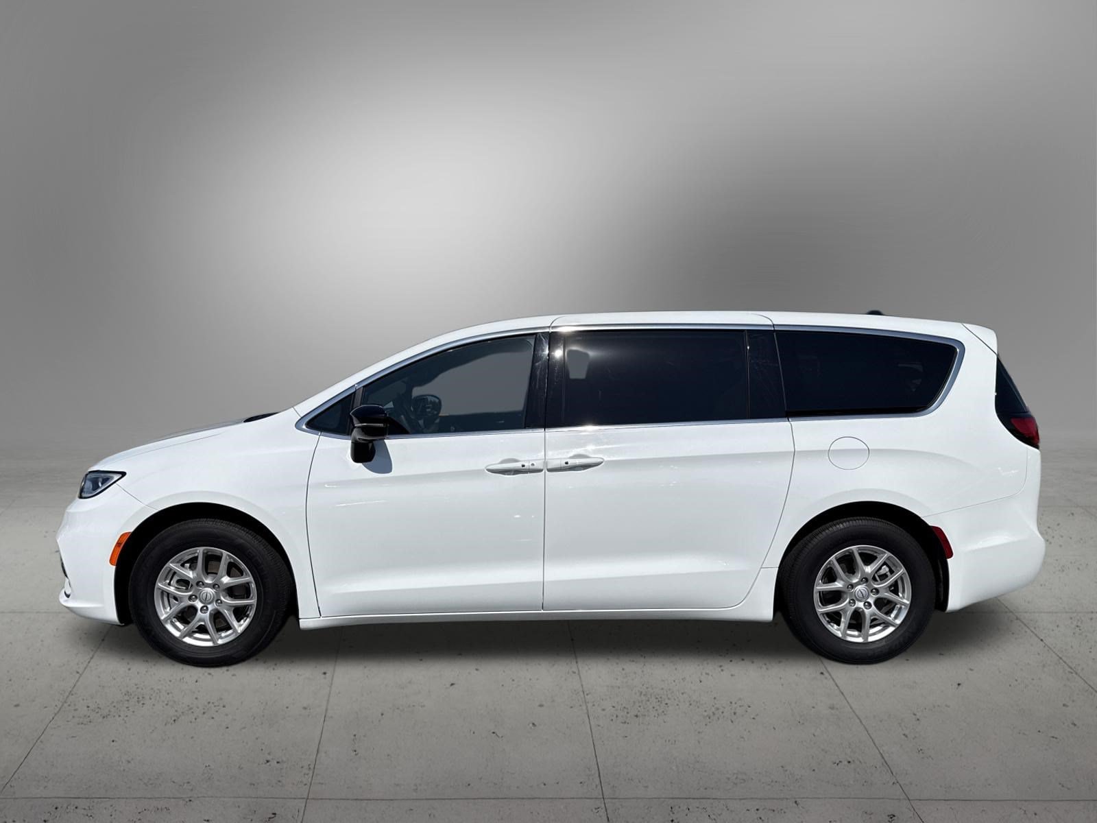 Used 2025 Chrysler Pacifica Select FWD image 2