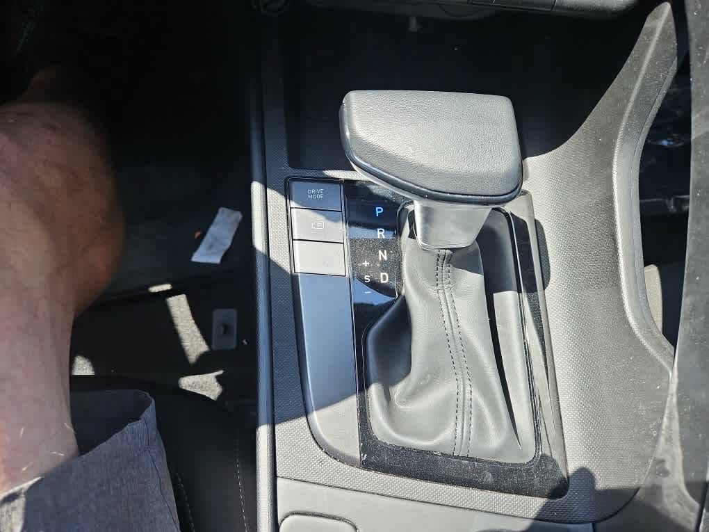 Used 2025 Hyundai Elantra Sport FWD image 17