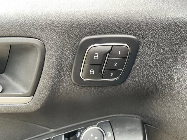 Certified 2025 Ford Escape Platinum AWD/4WD image 30