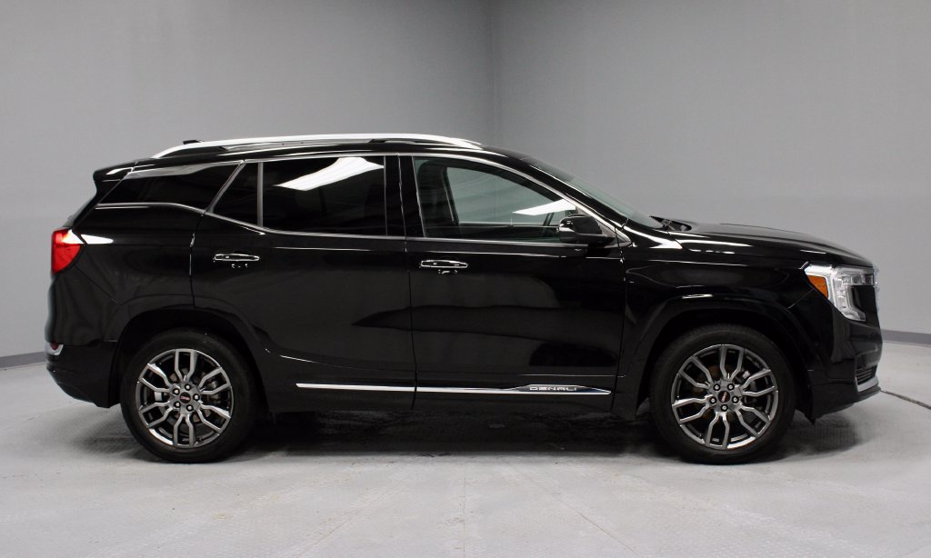 Used 2024 GMC Terrain Denali w/ Black Diamond Edition AWD/4WD image 5