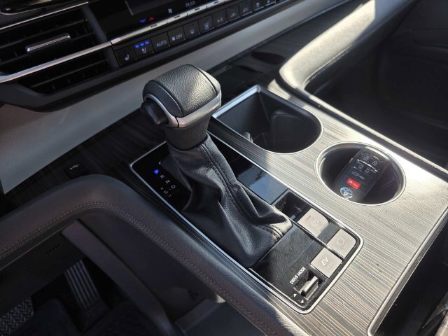 Used 2023 Toyota Sienna Limited AWD/4WD image 16