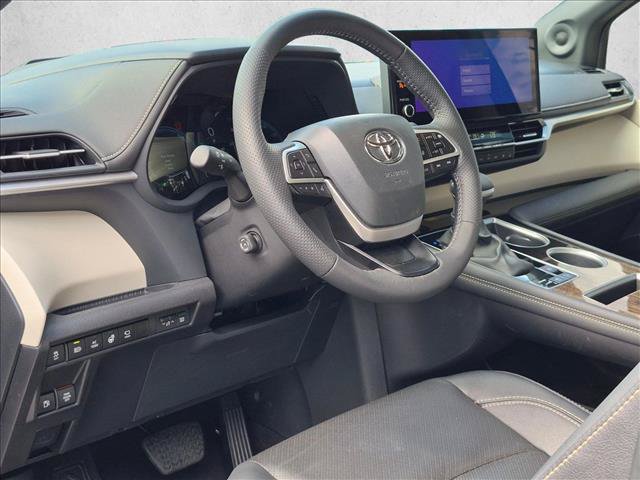 Used 2025 Toyota Sienna Platinum AWD/4WD image 10