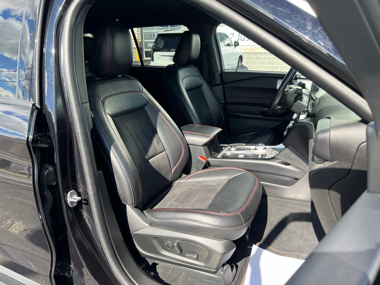 Certified 2023 Ford Explorer ST-Line AWD/4WD image 50