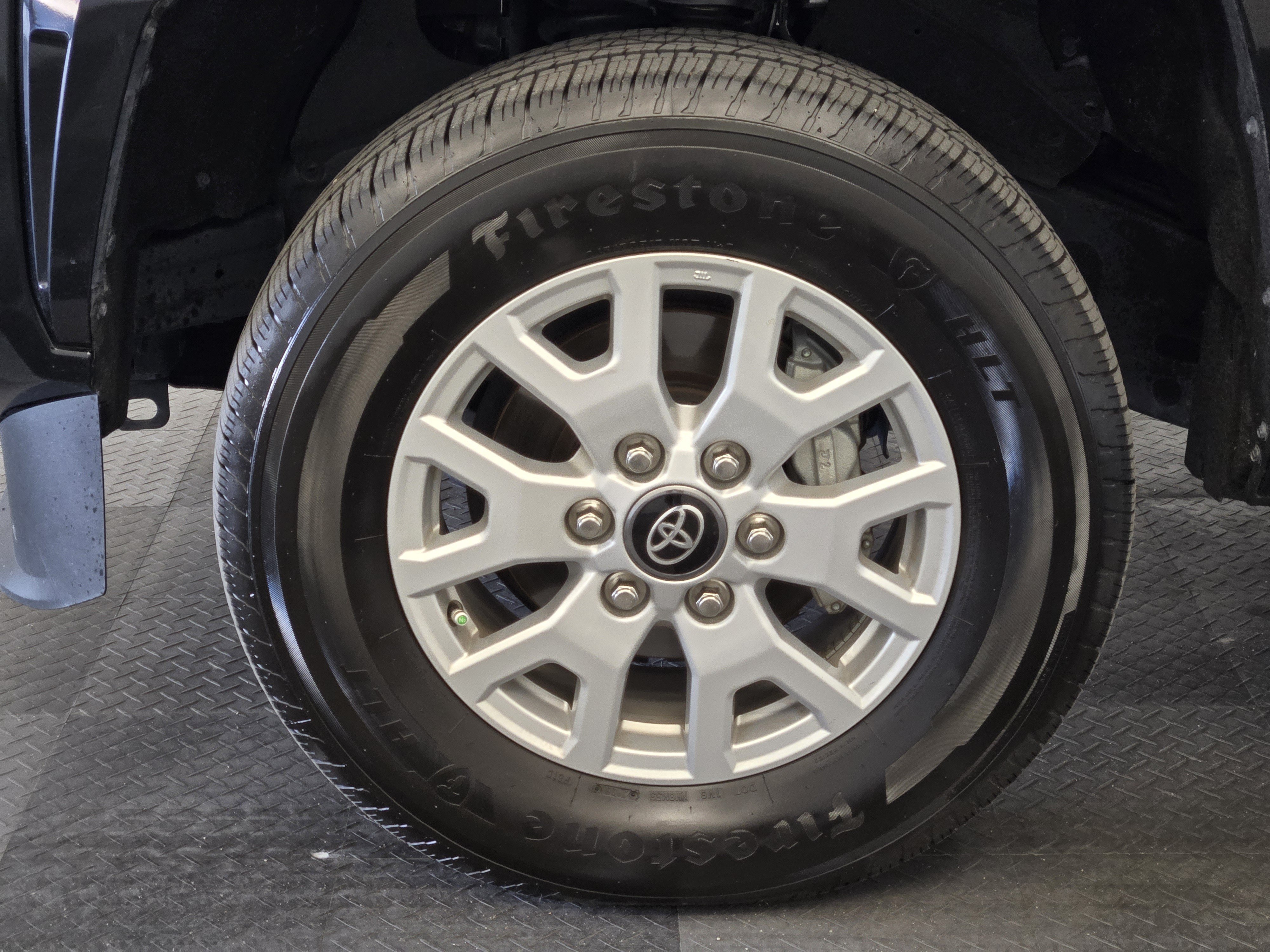 Used 2025 Toyota Tacoma SR5 AWD/4WD image 10