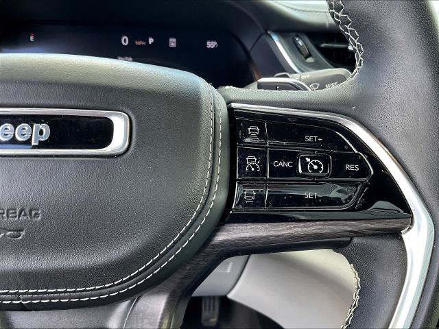 Used 2023 Jeep Grand Cherokee Overland w/ Luxury Tech Group IV AWD/4WD image 14