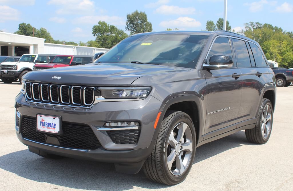 Used 2024 Jeep Grand Cherokee Limited RWD image 2