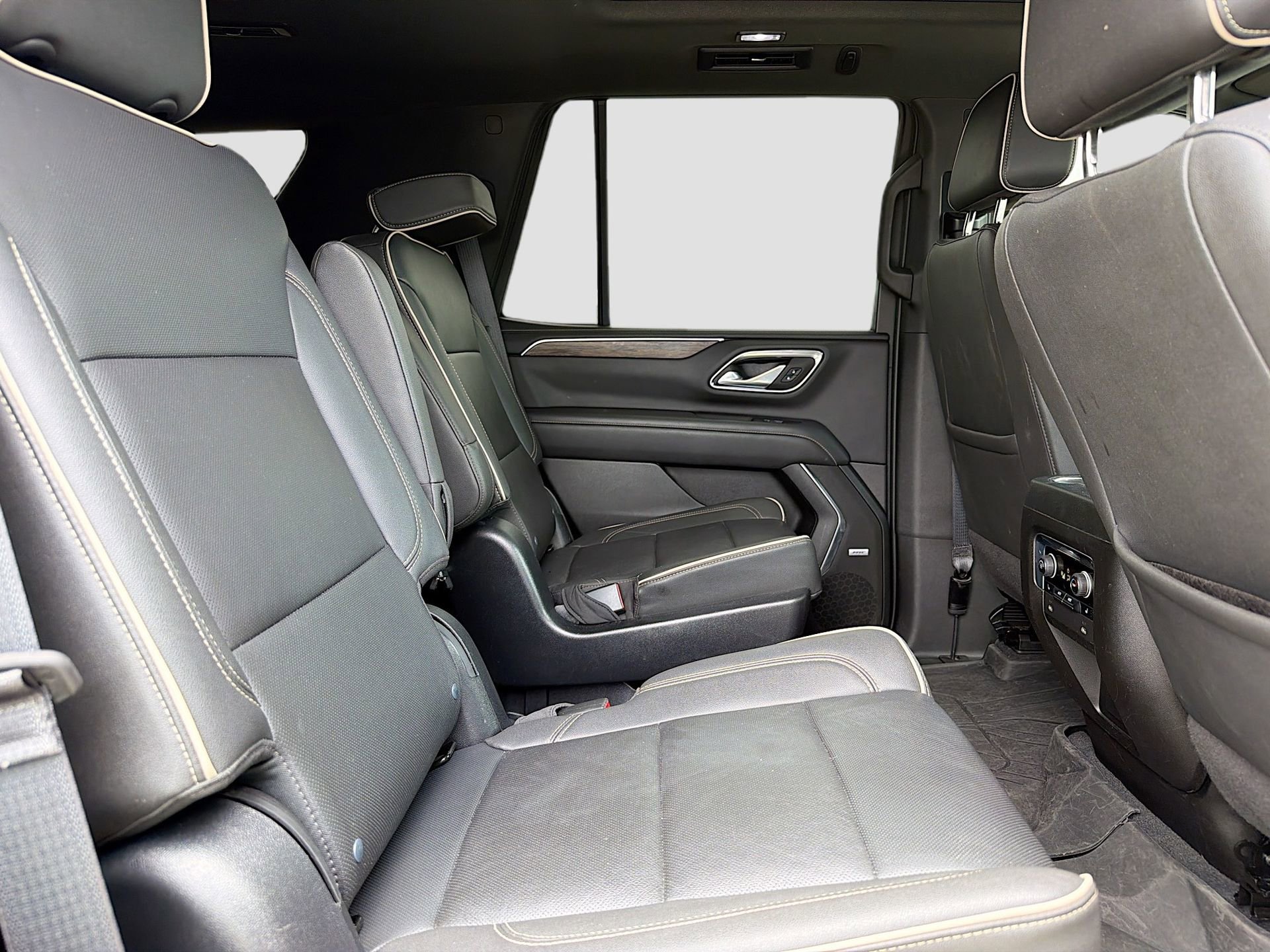 Used 2023 Chevrolet Tahoe Premier AWD/4WD image 34