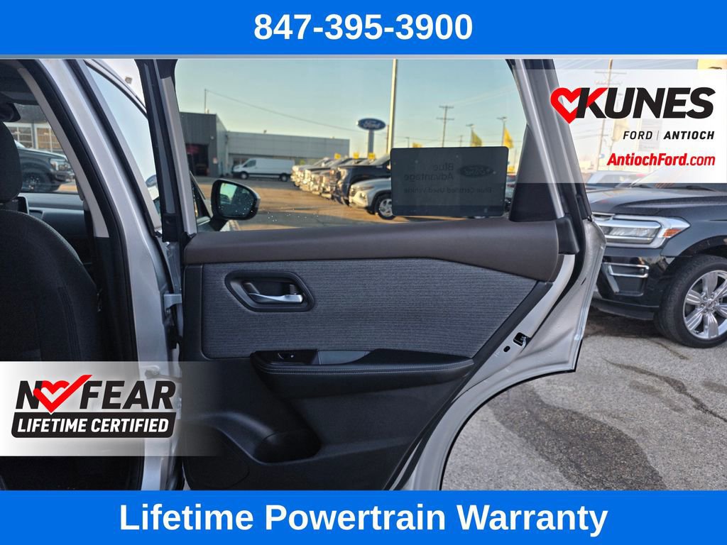 Used 2023 Nissan Rogue SV image 23