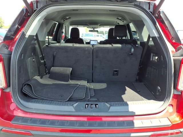 Certified 2023 Ford Explorer XLT w/ Equipment Group 202A AWD/4WD image 9