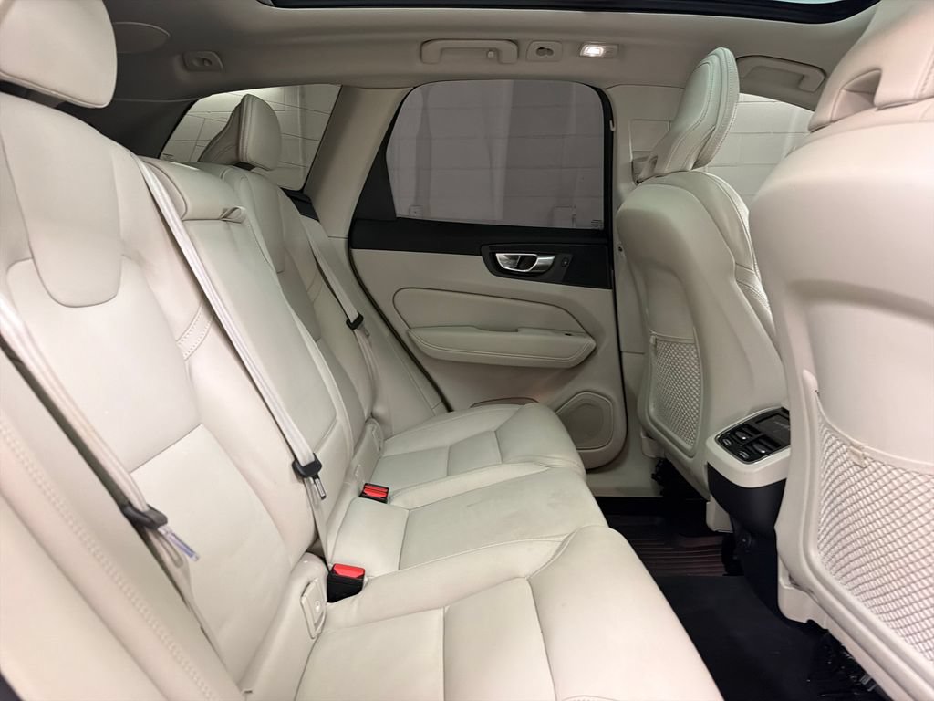 Used 2023 Volvo XC60 B6 Ultimate w/ Protection Package Premier AWD/4WD image 30