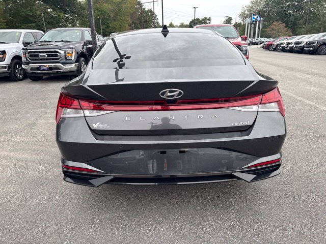Used 2022 Hyundai Elantra Limited w/ Cargo Package FWD image 6
