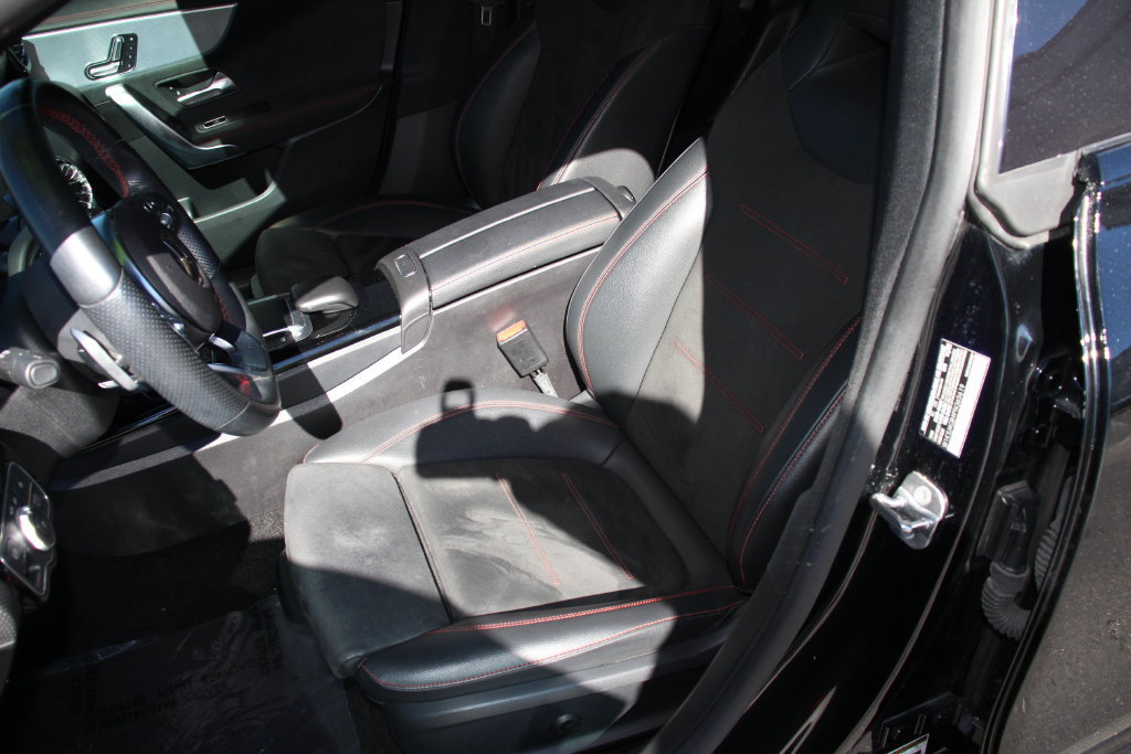 Used 2023 Mercedes-Benz CLA 250 image 23