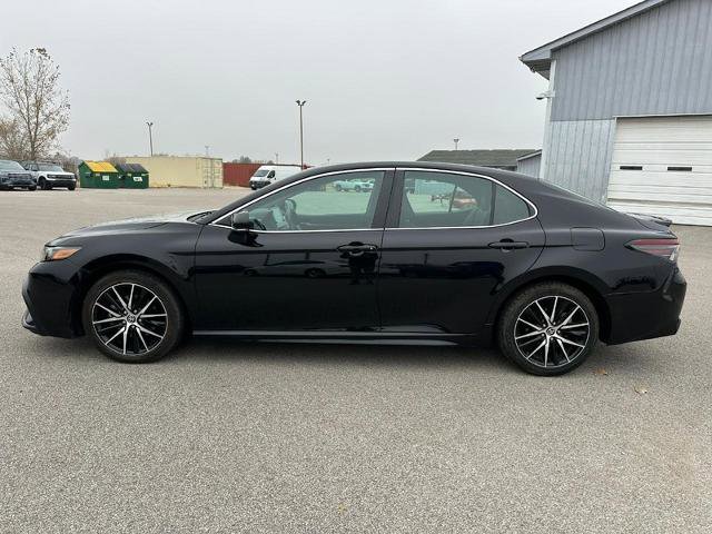 Used 2024 Toyota Camry SE image 2