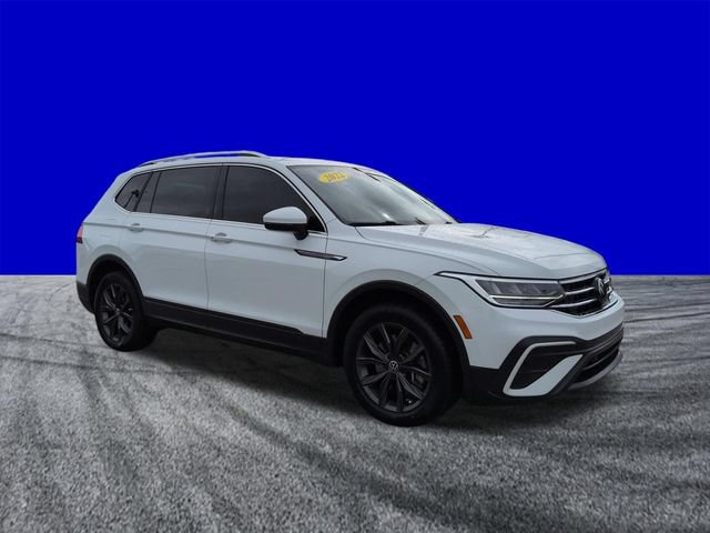 Used 2022 Volkswagen Tiguan SE w/ Panoramic Sunroof Package FWD image 2