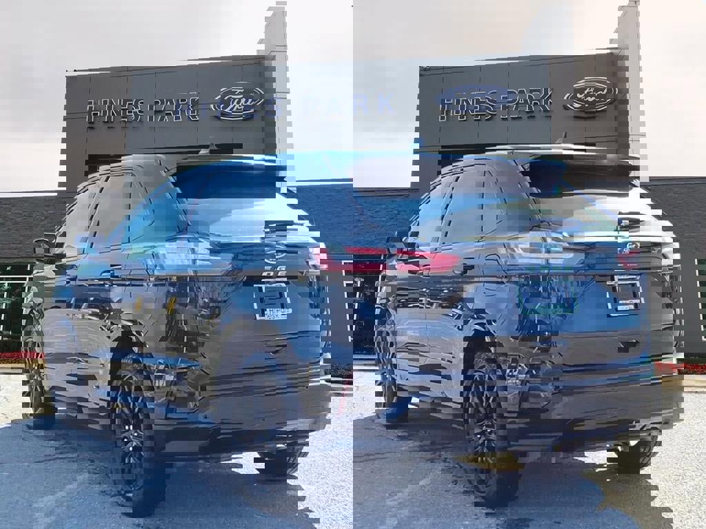 Certified 2024 Ford Edge ST-Line image 3