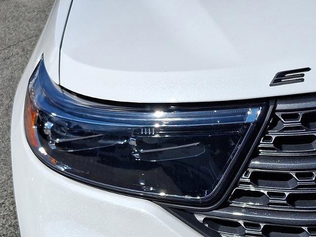 Certified 2022 Ford Explorer XLT w/ Equipment Group 202A image 9