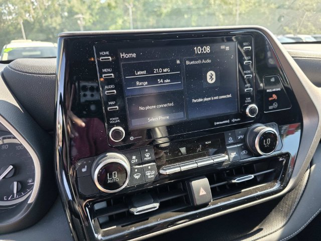 Used 2022 Toyota Highlander XLE FWD image 16