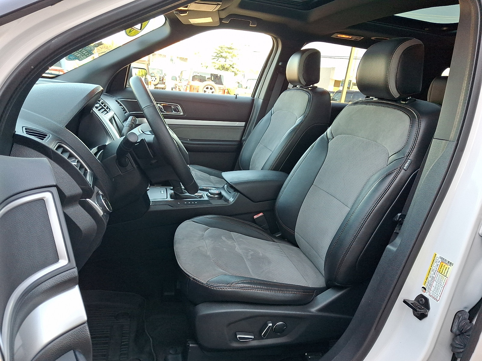 Certified 2017 Ford Explorer XLT w/ Equipment Group 202A AWD/4WD image 15
