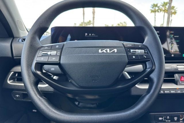 Used 2025 Kia K4 LXS image 24