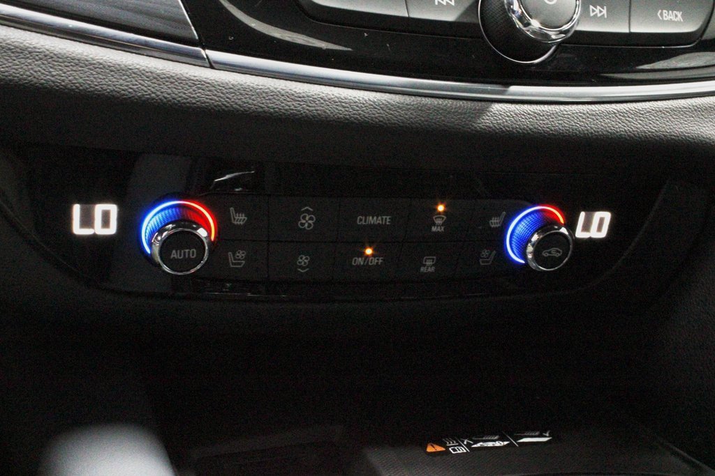 Used 2024 Buick Enclave Premium image 33