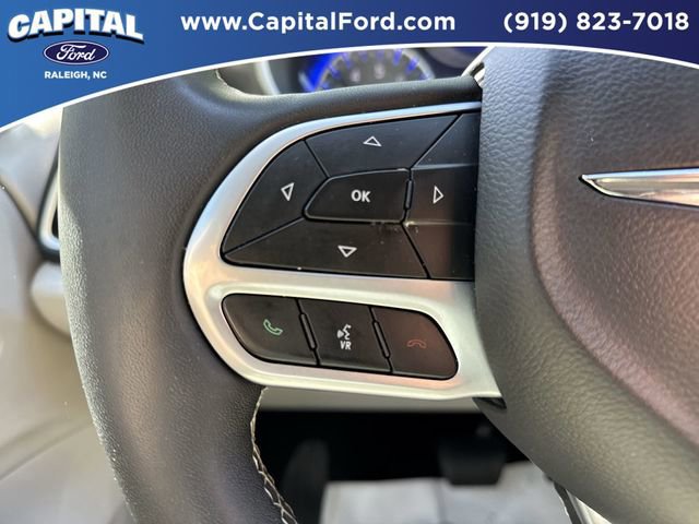 Used 2024 Chrysler Pacifica Touring-L image 22